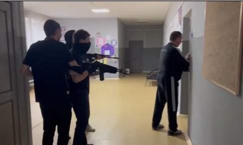 Учения по действиям персонала и обучающихся при преступления террористической направленности..